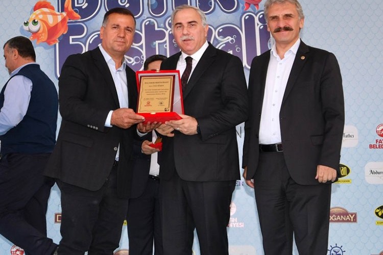 Binlerce balık ikramı