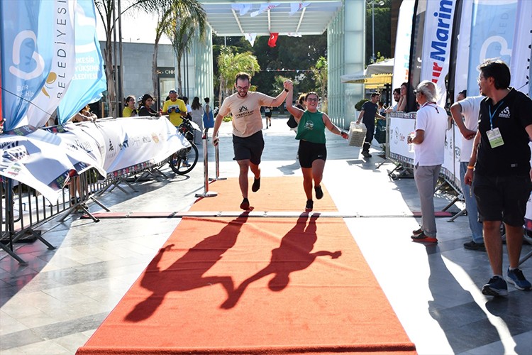 3. Uluslararası Ayvalık Kurtuluş Yarı Maratonu koşuldu