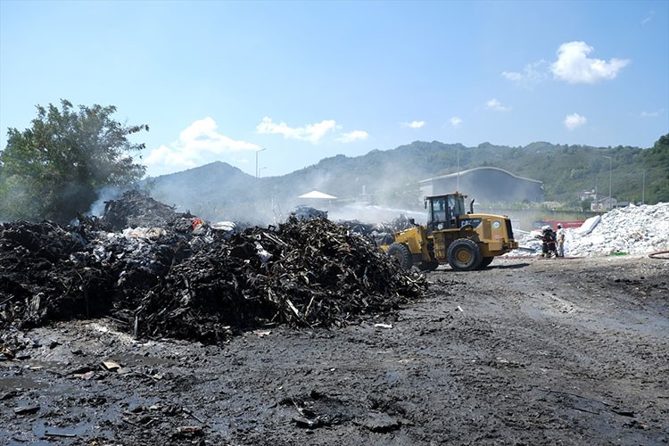 Ordu'da geri dönüşüm tesisindeki yangın söndürüldü