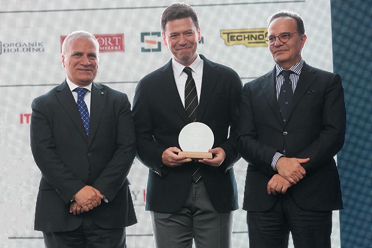 İtalya Büyükelçisi'nden DESA'ya Teşekkür Plaketi!