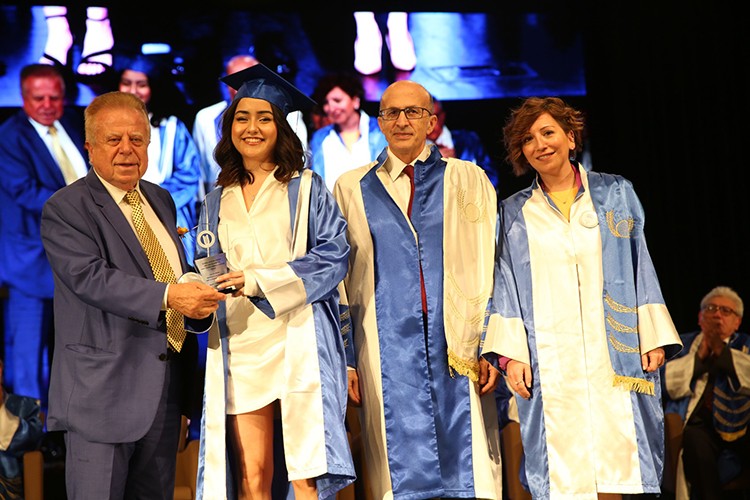 Okan'da mezuniyet sevinci