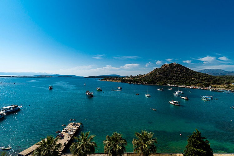 Antik kentin içinde Ege Denizi'ni kucaklayan odalar