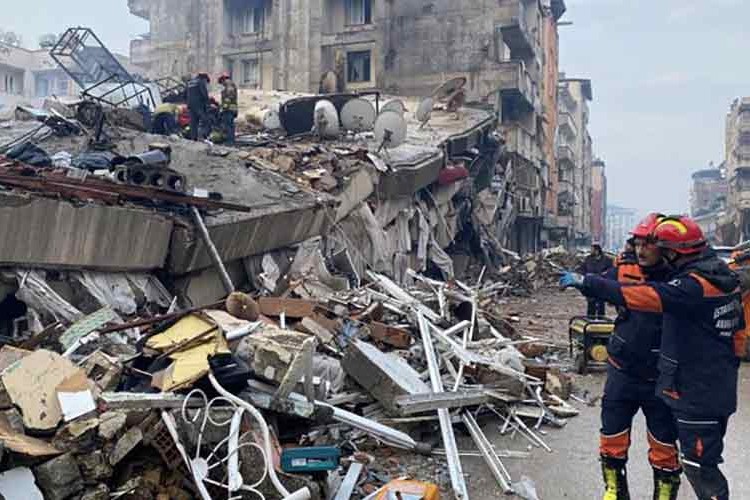 Hatay'da enkaz kaldırma çalışmaları 75 mahallede devam edecek