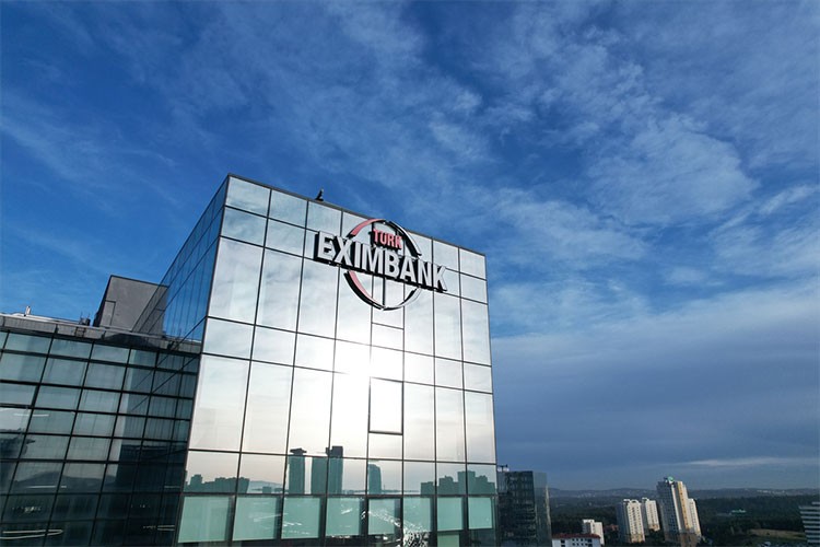 Türk Eximbank, 796 milyon dolar kredi temin etti