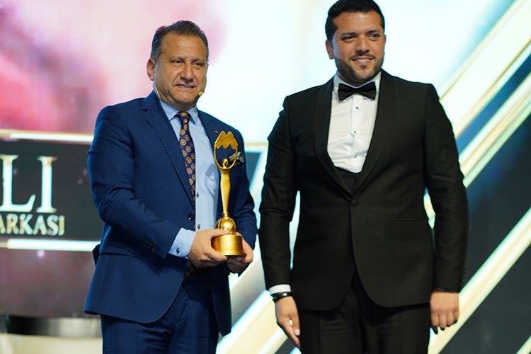 Kiğılı 'Yılın Giyim Markası' seçildi