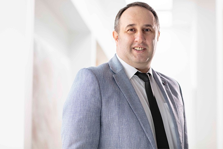 Sadece yapay zeka yetmez insan kaynağı da olmalı