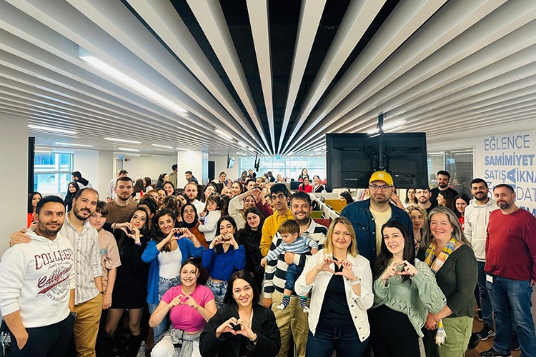 Depremzede Çocuklar İçin Bağış Topladılar