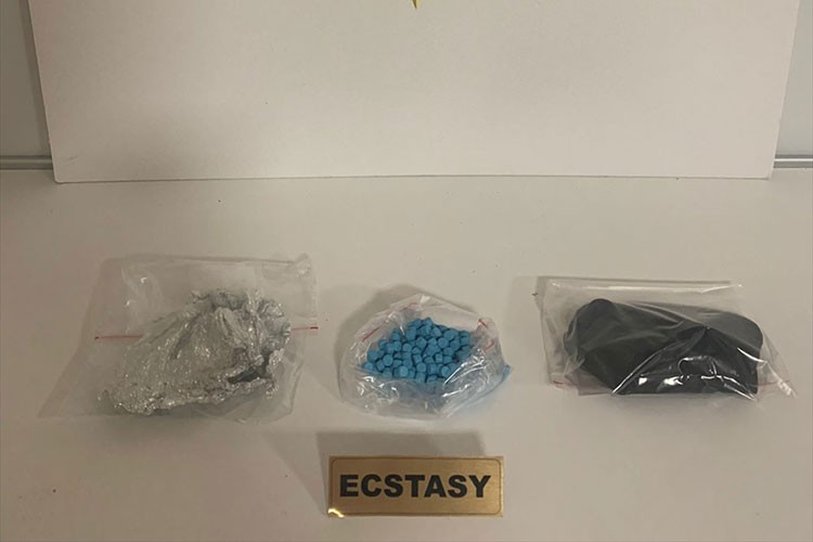 20 kişi uyuşturucudan gözaltına alındı