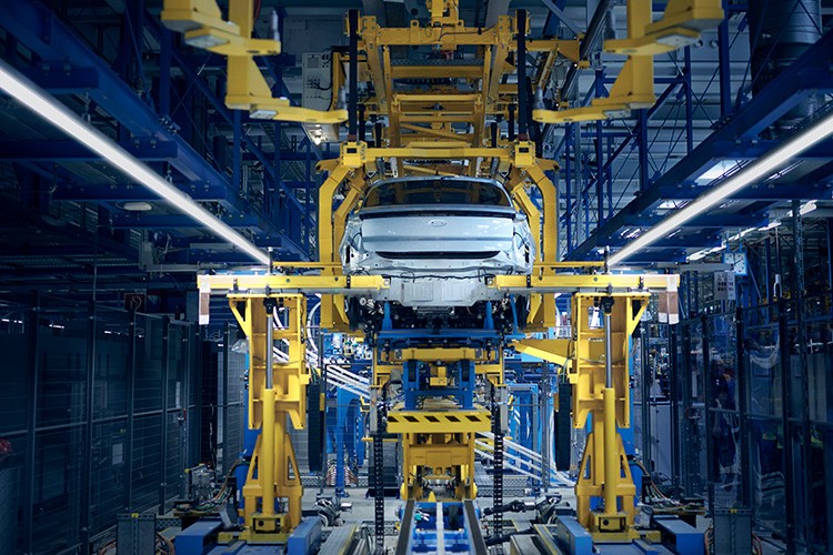 Köln Elektrikli Araç Merkezi'ni Açtı