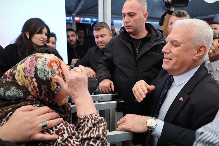 "Kimse hizmet aşkımızı engelleyemez"