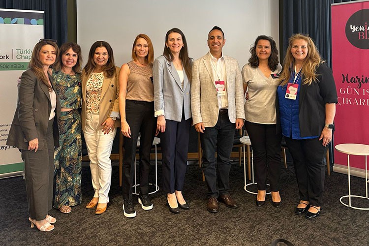 Kariyerine dönmek isteyen kadınlara destek