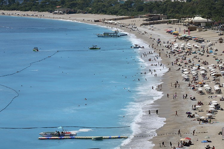 Fethiye ve Marmaris sahillerinde sıcak hava yoğunluğu