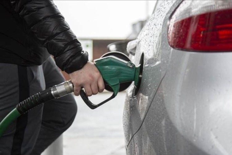 Benzin ve motorine yeni zam geldi
