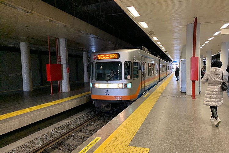İstanbul'da toplu ulaşımda seferler artırılacak