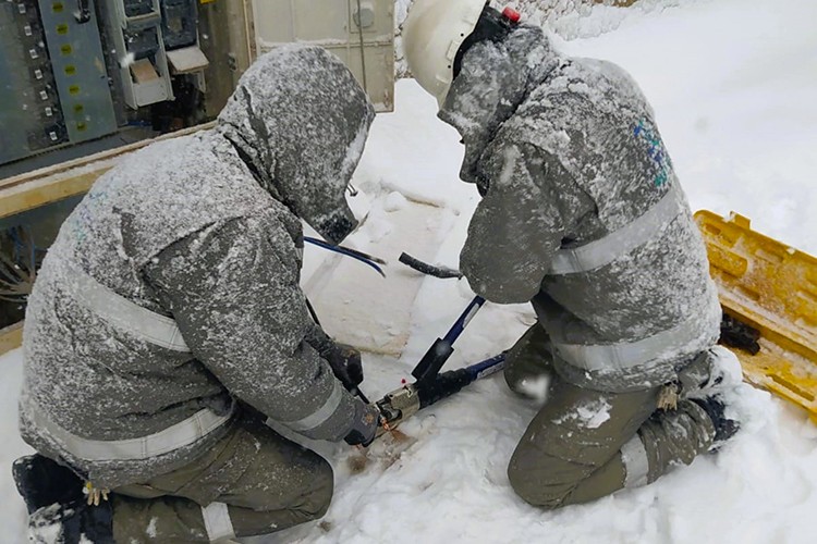Karla kapanan yollara rağmen enerjisiz yerleşim kalmadı