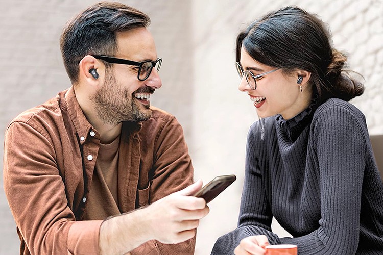 Anlık çeviri yapan yapay zekalı kulaklık Türkiye'de