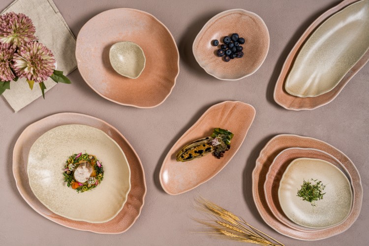 Bonna'dan el yapımı hissinde, dayanıklı ve çevre dostu bir koleksiyon: Blush ve Sahara Tone