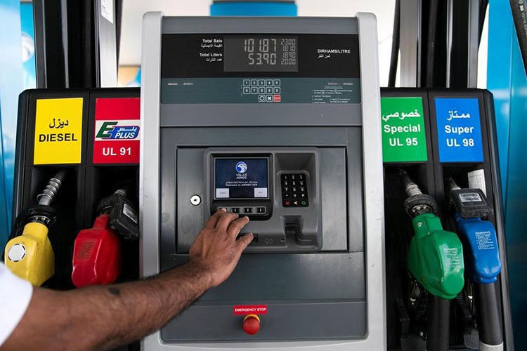 Yeni yılda benzine ilk zam geldi