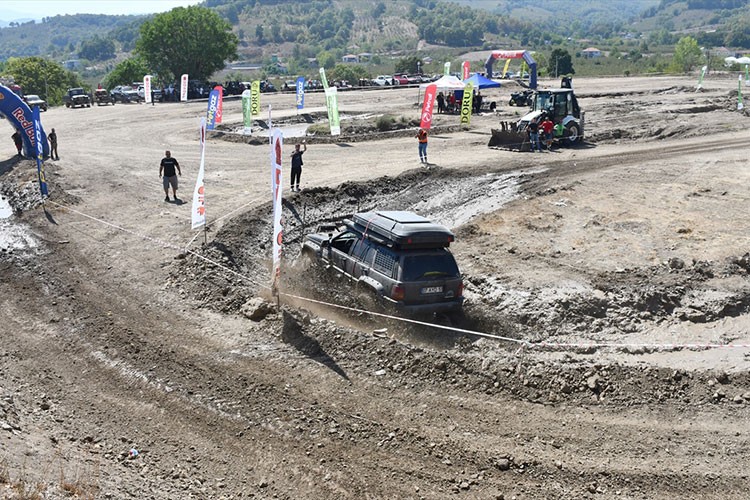 Off-road tutkunları, Düzce'deki şenlikte buluştu