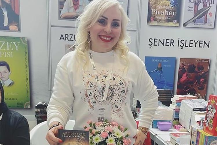 TÜYAP'ta sevenleriyle buluştu