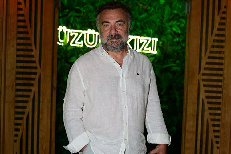 "İşleyen demir ışıldar"