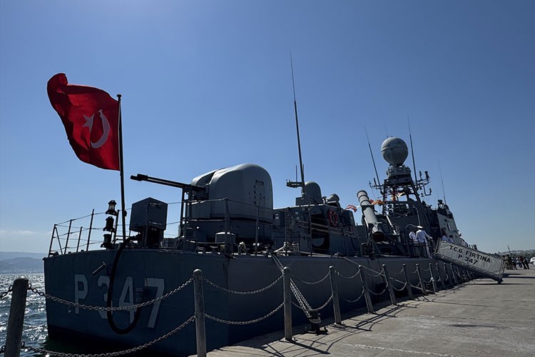 TCG Fırtına hücumbotu Kocaeli'de ziyarete açıldı