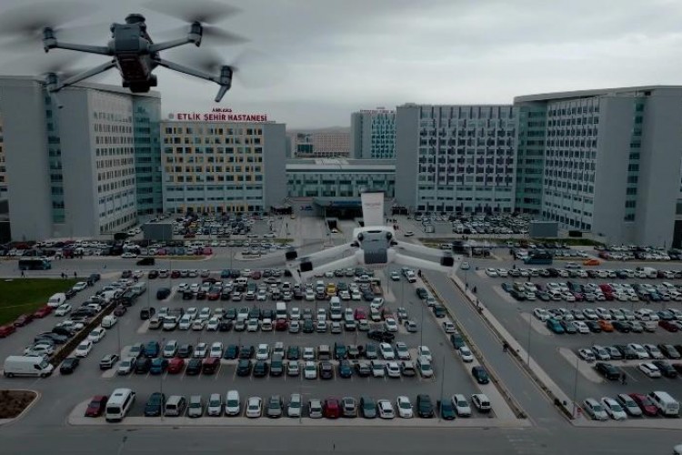 SAĞLIK ÇALIŞANLARINA ÖZEL JEST, DRONELER İLE KAHVE SERVİSİ