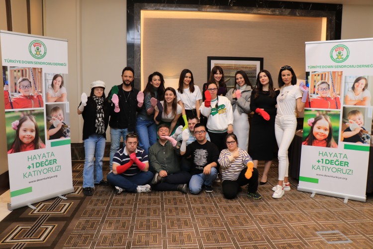 Ünlüler, Down sendromlu gençlerle buluştu