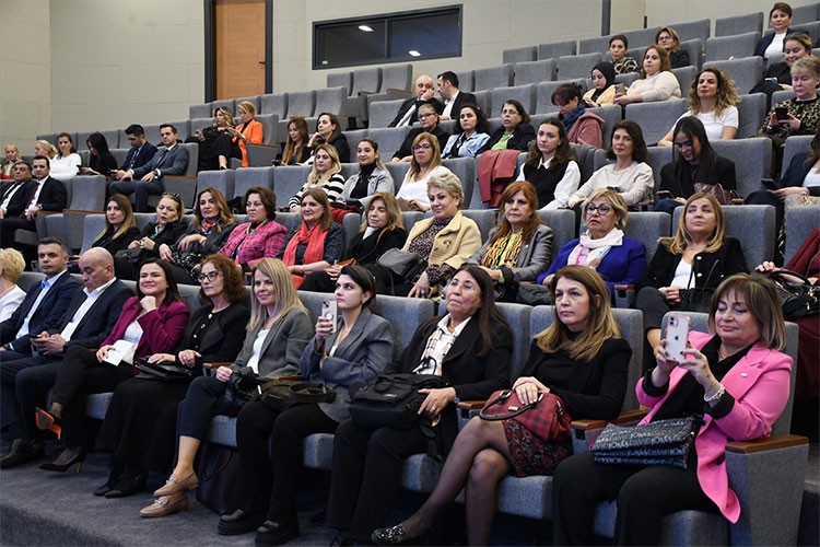 Adana'da "Ticaretin Kadınları Buluşması" programı gerçekleştirildi