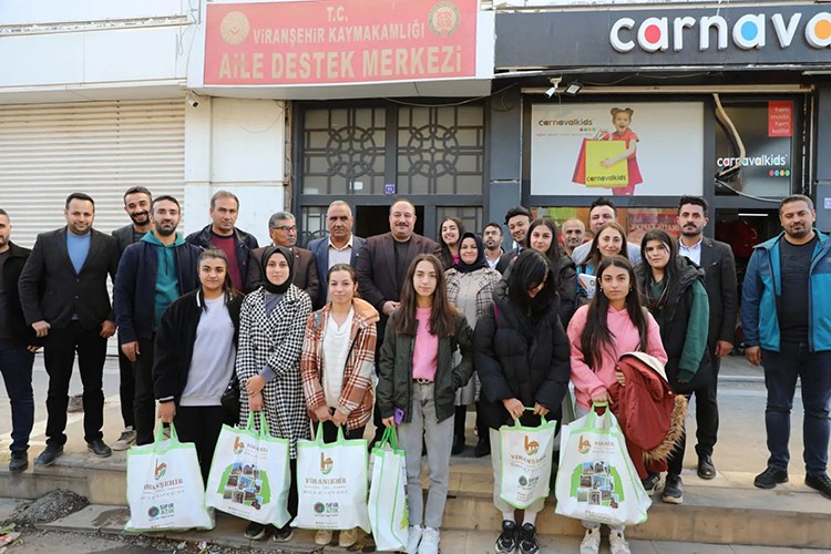 Viranşehir Belediyesi'nden öğrencilere kaynak kitap desteği