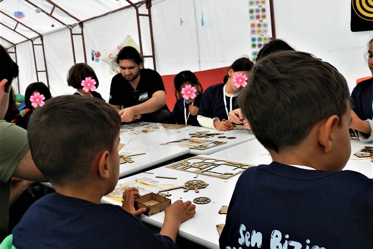 Hataylı Depremzede Çocukların Yüzünü Güldürdü