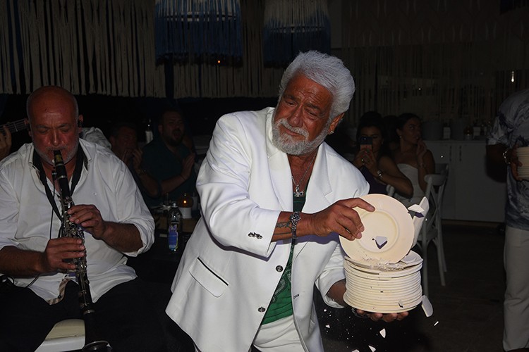 Hem güldürdü hem eğlendirdi