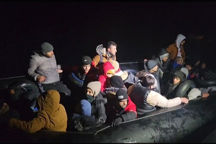 Ege Denizi'nde 35 düzensiz göçmen yakalandı