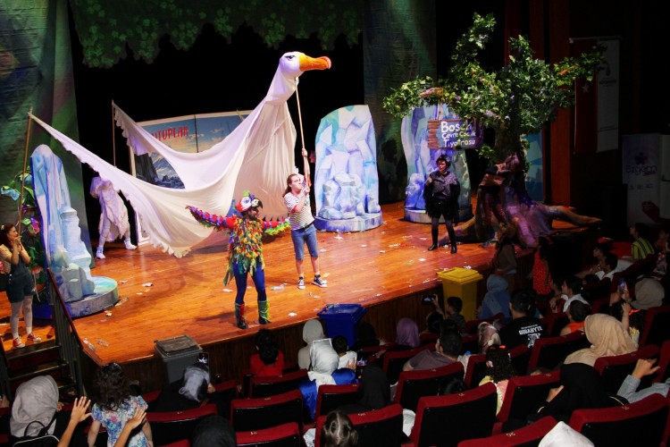 Bosch Çevre Çocuk Tiyatrosu engelli çocuklarımız için sahneye çıktı