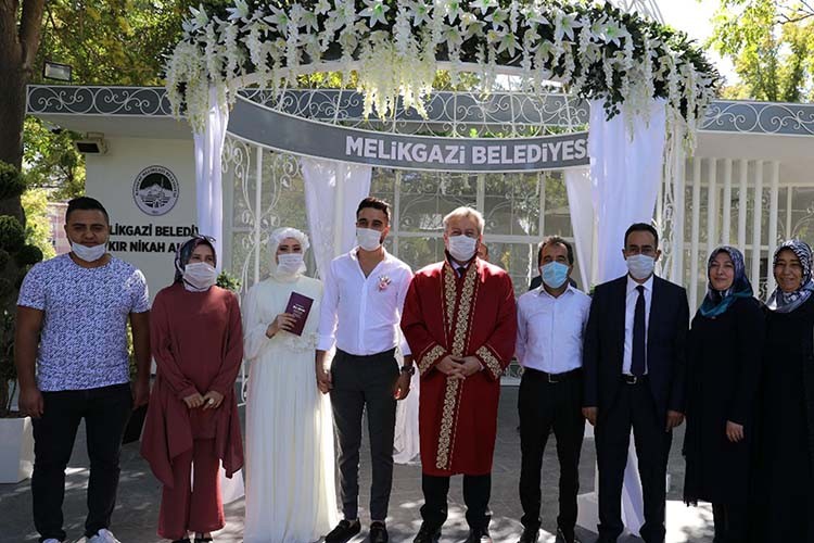 Nikahlar artık kır nikahı şeklinde olacak