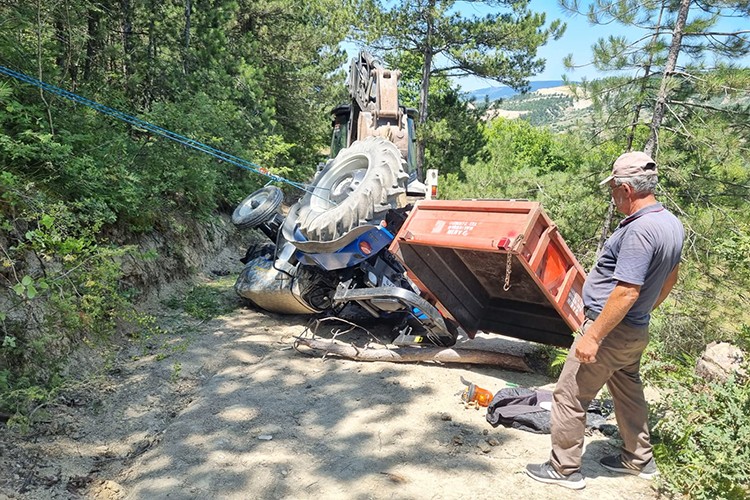 Bilecik'te traktörün devrilmesi sonucu bir kişi öldü