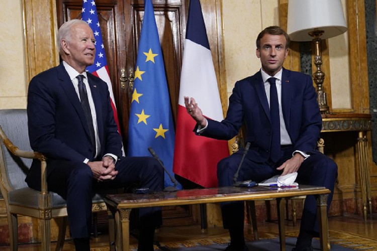 Biden'dan Macron'a sitem