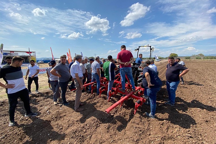 New Holland'ın ürünlerini çiftçiler deneyimledi
