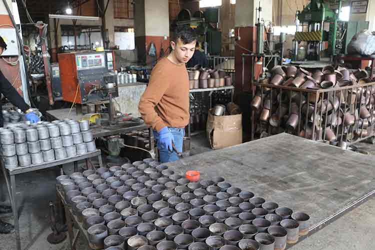 Depremde zarar gören fabrika tekrar ihracata başladı