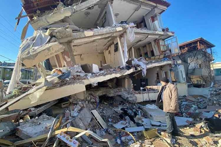 Canik belediyesi öğrencileri deprem bölgesine götürüyor