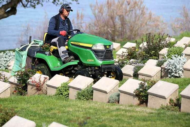 Mezarlıklar 108. yıl törenlerine hazırlanıyor