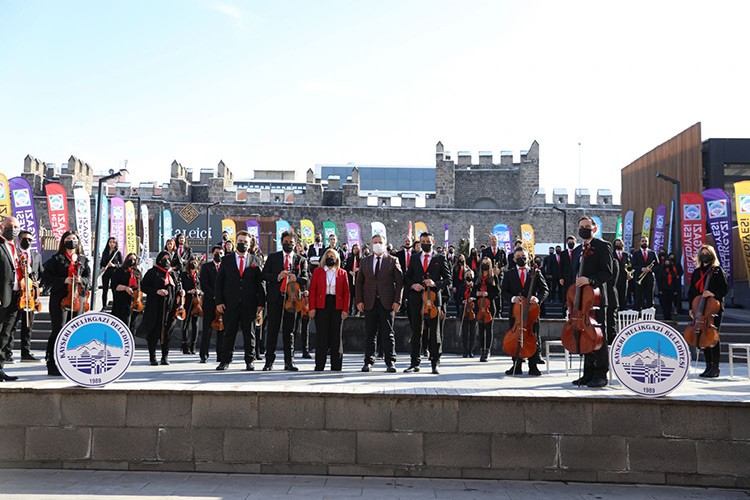 İstiklal ruhu tarihi kaleden yankılandı