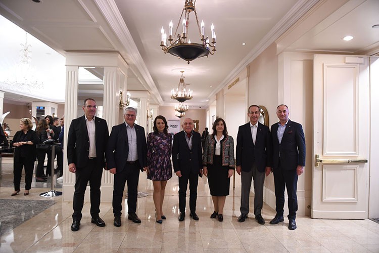 "Maher Holding ailesi iftarda bir araya geldi"