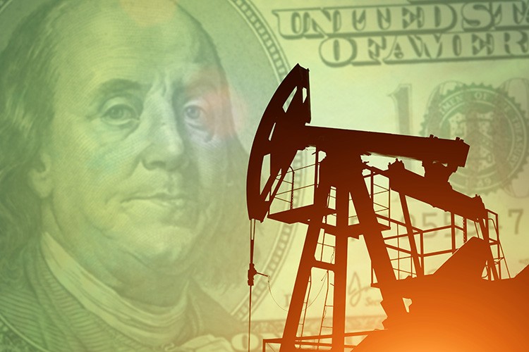 Virüsten sonra petrol vurdu