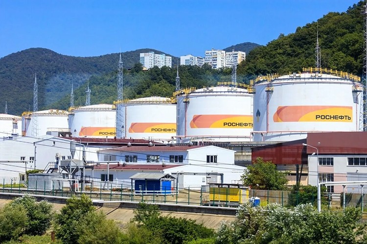 Düşüşe geçen petrolün varili 64,82 dolardan işlem görüyor