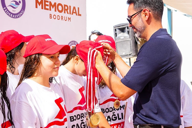Memorial ve Yüzme Federasyonu Bodrum'da sağlığa kulaç attı