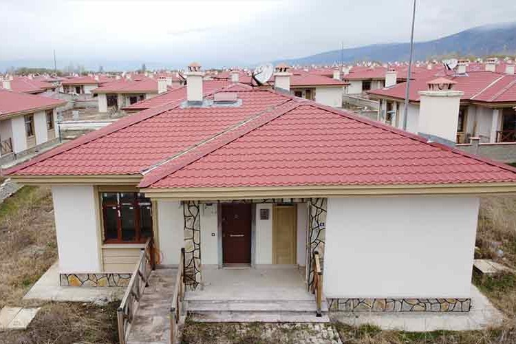 TOKİ'nin inşa ettiği köy evlerinde güvenle oturuyorlar