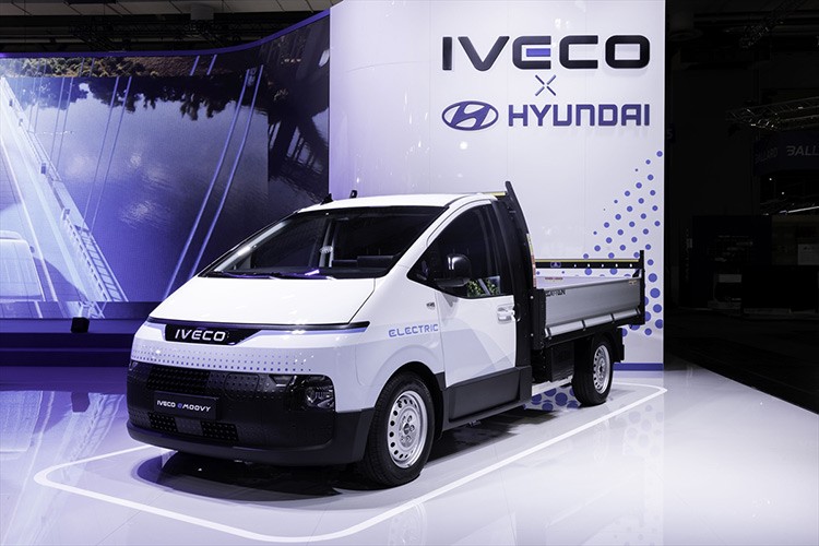 Hyundai, Iveco ile geliştirdiği "eMoovy"yi tanıttı