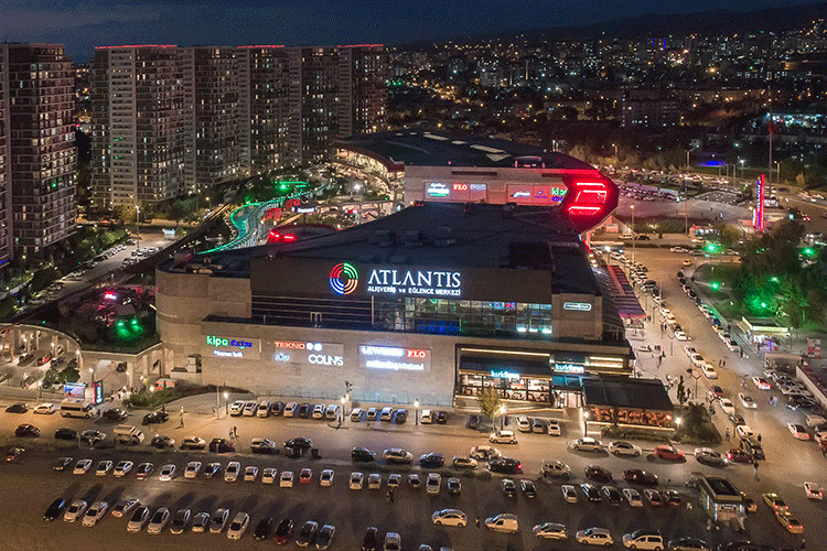 Atlantis'ten babalara kral hediye!