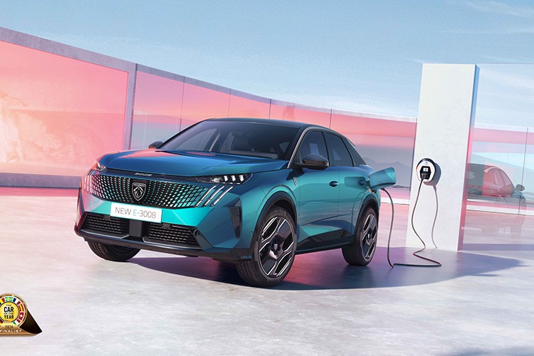 2024 yılın otomobili finalisti Peugeot E-3008